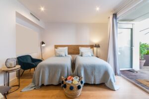 Chambre moderne et lumineuse dans un appart hotel Barcelone avec balcon